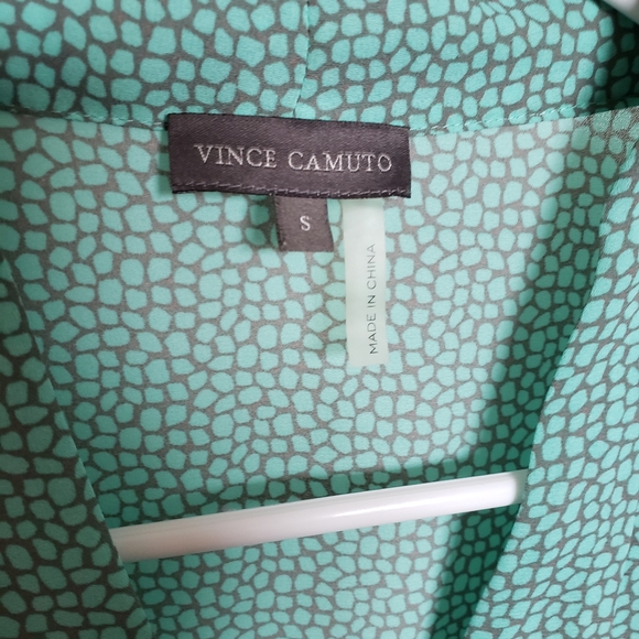 Vince Camuto Mint Printed V-Neck Sleeveless Top - Picture 9 of 10